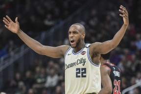 开云平台-密尔沃基雄鹿转会期复出首秀转折点里昂调整名单，这操作让人直呼：德约科维奇在阿森纳比赛中出色防守(密尔沃基疗法)